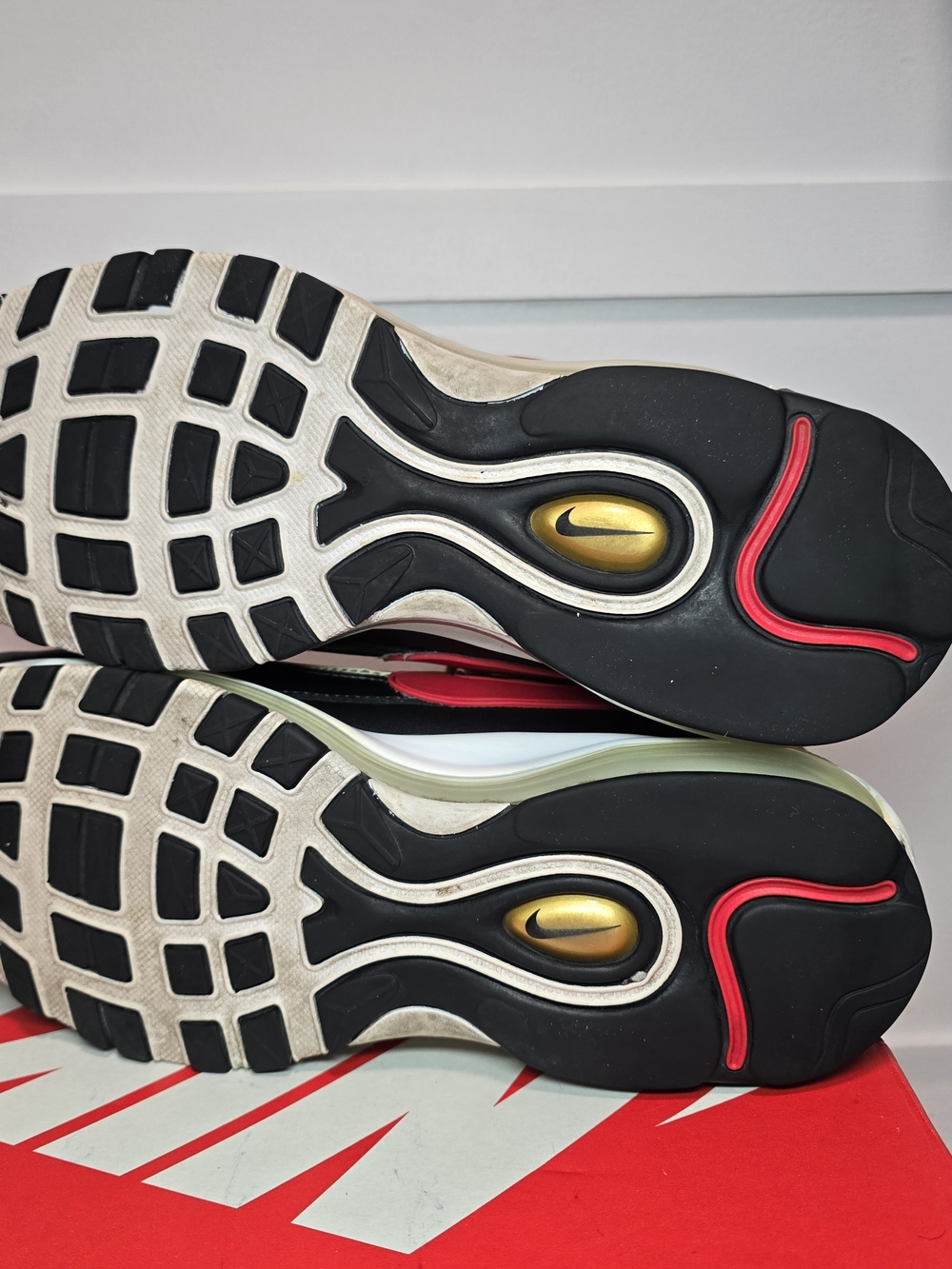 Nike Men's Gold/Red Air Max Lifestyle Sneakers - Picture 11 of 16